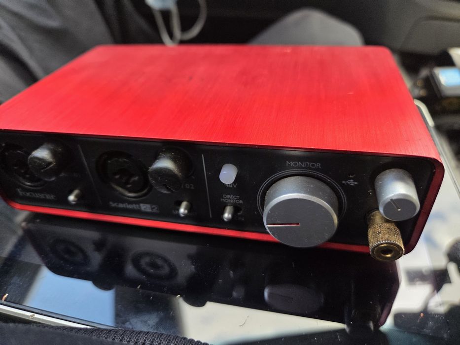 Външна звукова карта focusrite 2i2