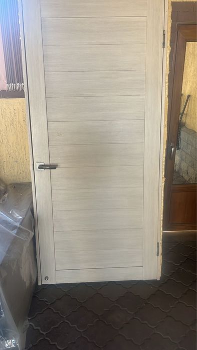 Продам двери окна и меж комнатные двери