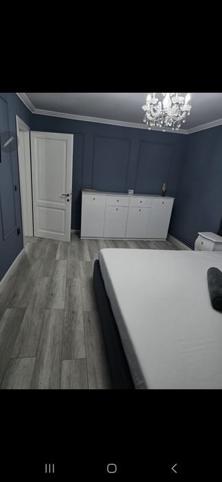 Închiriez apartament cu 4 camere lux,Piața Mică