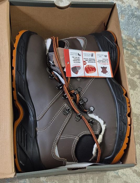 Продам спец обувь