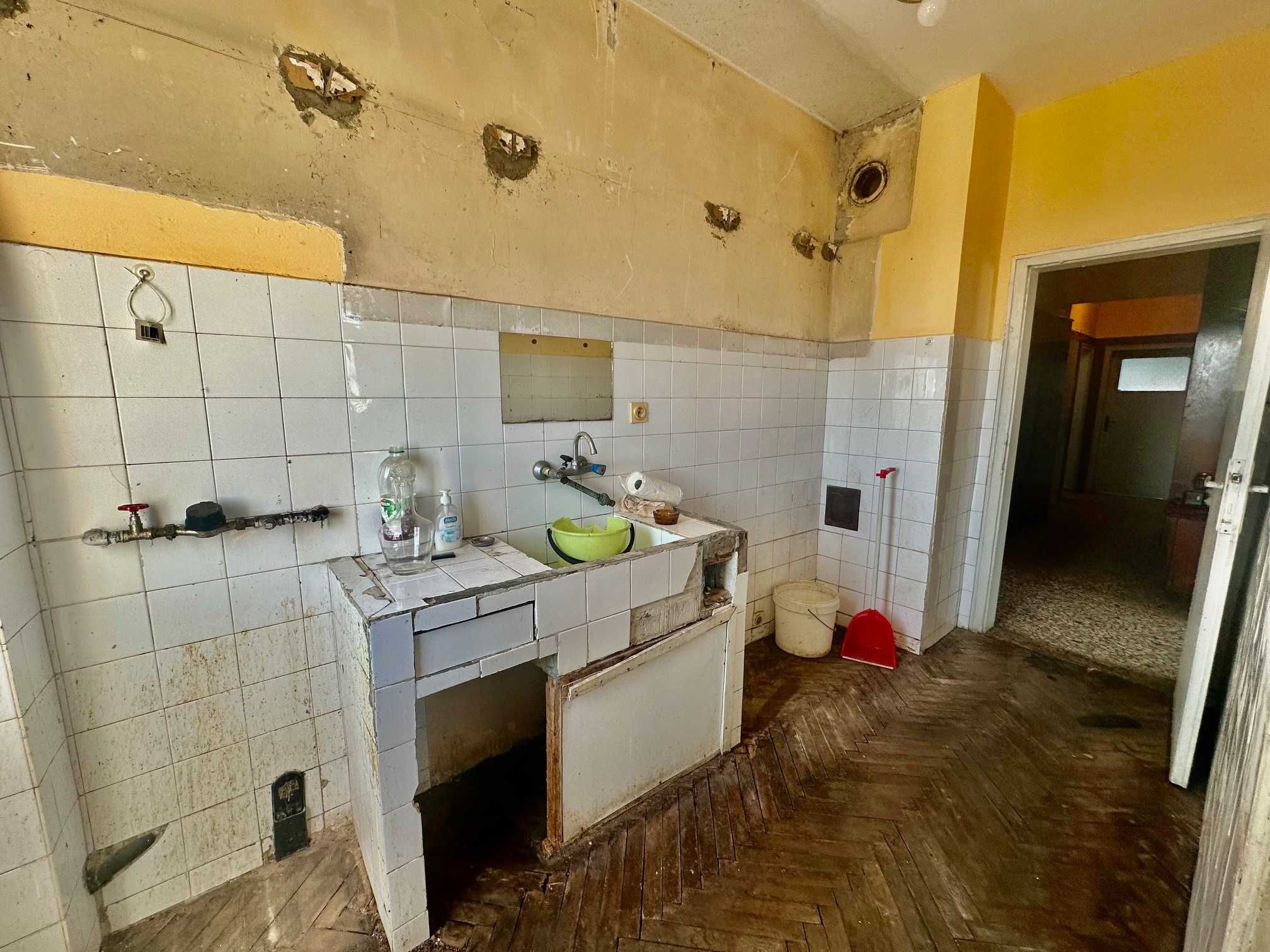 Тристаен апартамент за продажба в Център на град Бургас