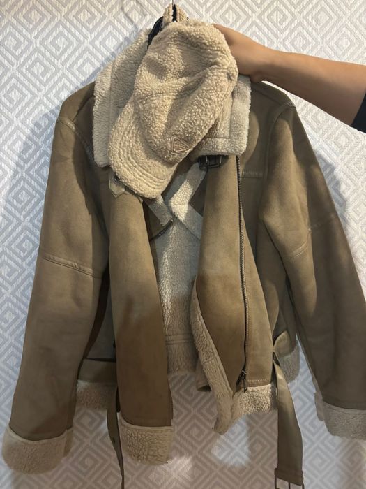 Продам одежду безрукавка с кепкой