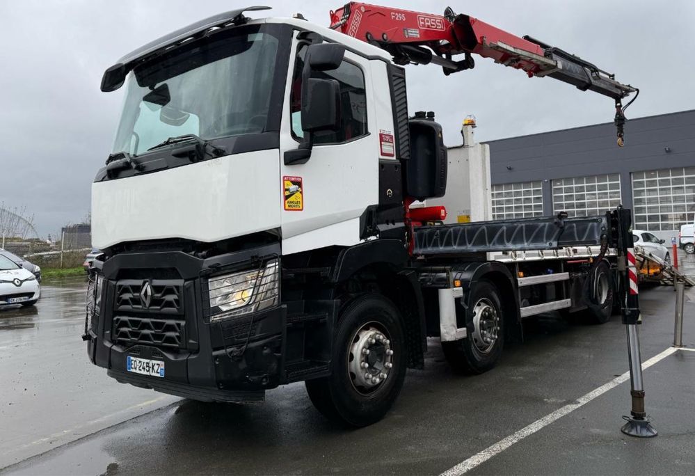 Camion cu macara Renault  an 2017/09-300 mii km macara fassi 10 tone