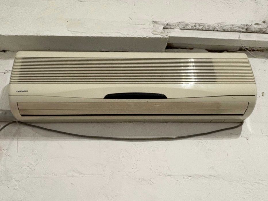 Климатик 24 неинверторен DAEWOO - може да се пробва