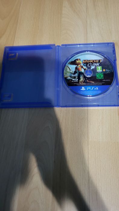 PS4 SLIM 1TB с 6 игри и периферни устройства