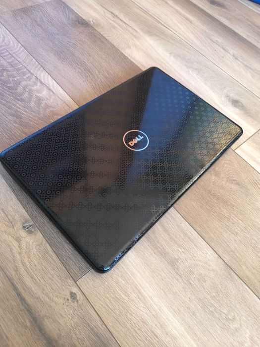 Употребяван лаптоп DELL-INSPIRON-идеален подарък за малък "подражател"