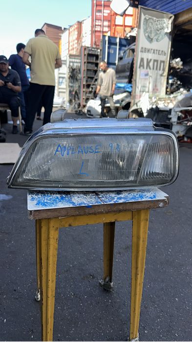 Левая фара на Daihatsu Applause 99