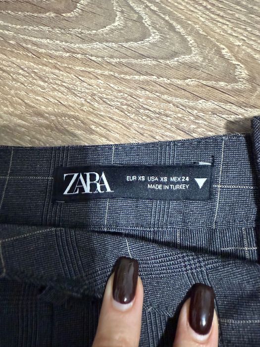 Плесирана пола ZARA