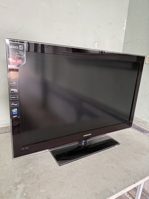 Продам телевизор самсунг 40