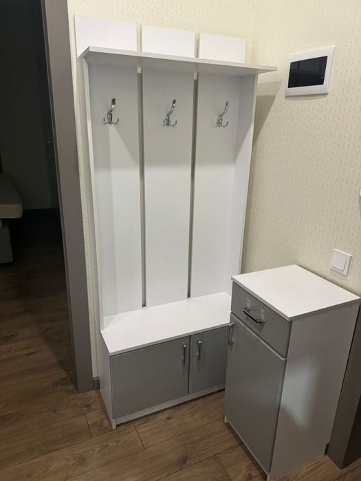 Шкаф для прихожей с тумбочкой