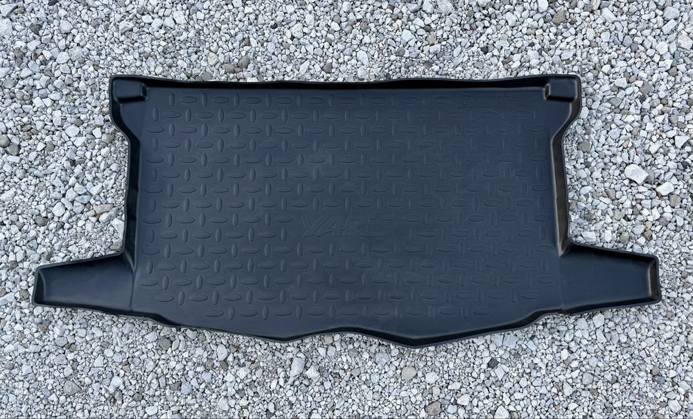 Оригинална гумена стелка за Toyota Yaris / Тойота Ярис