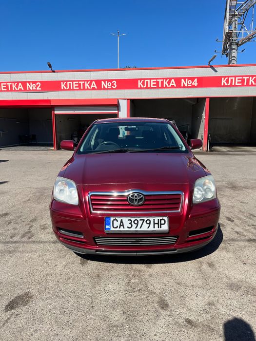 Toyota Avensis, 1.8 бензин, 2004 година, в движение, с десен волан