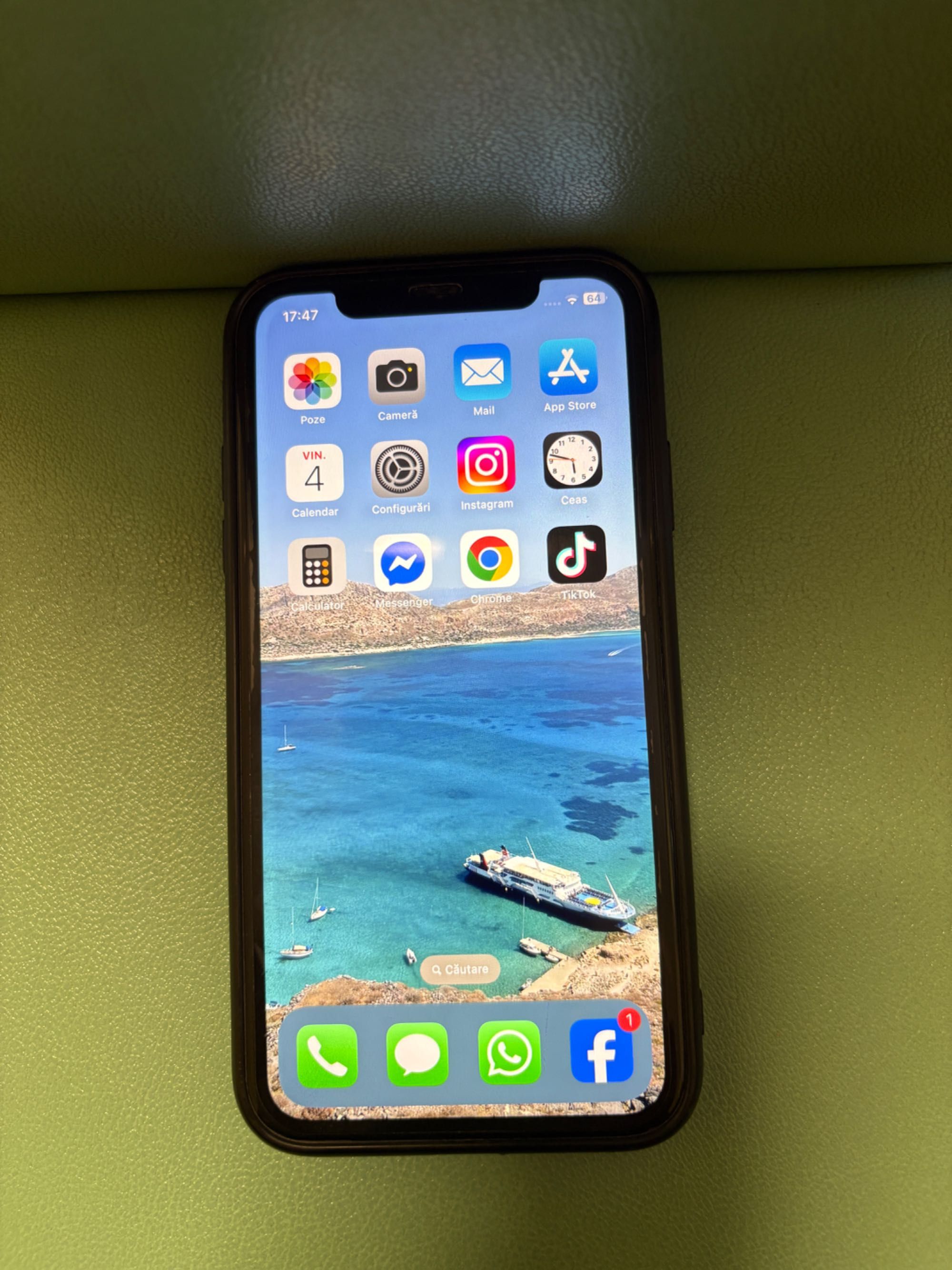 iPhone 11 alb în stare foarte buna