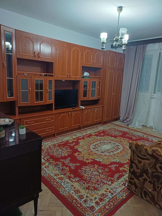 Inchiriez apartament