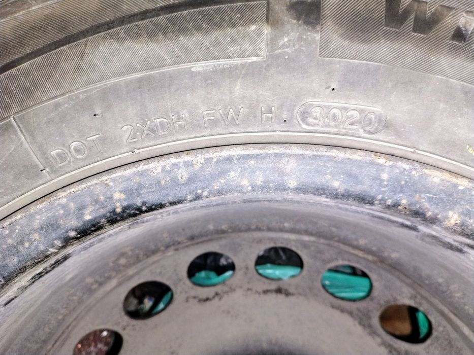 2 бр. зимни гуми Hankook Winter i*cept RS2 195/65 R15, 6 мм, DOT 3020