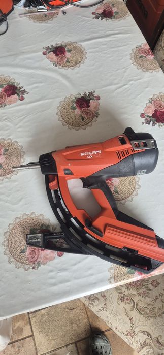 Pistol cuie beton HILTI