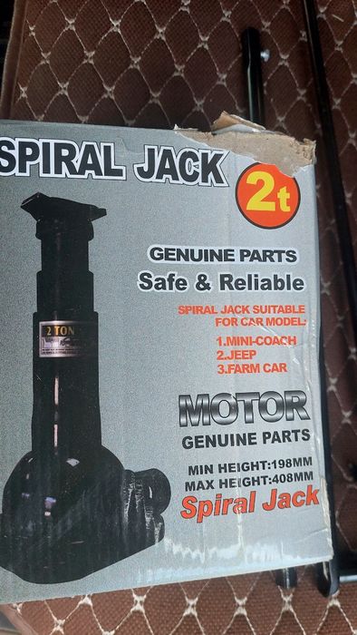 Новый домкрат продам