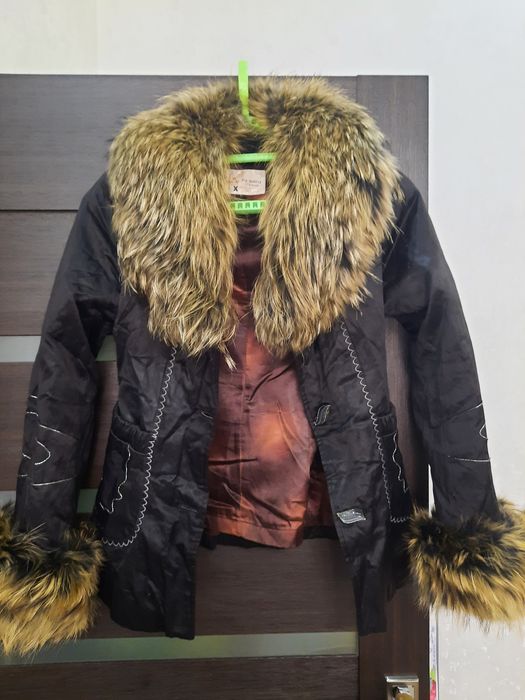 Продам куртку с мехом.