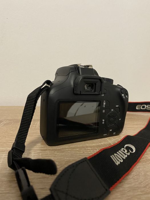 Aparat Canon EOS 4000D + Obiectiv EF-S 18-55mm f/3.5-5.6