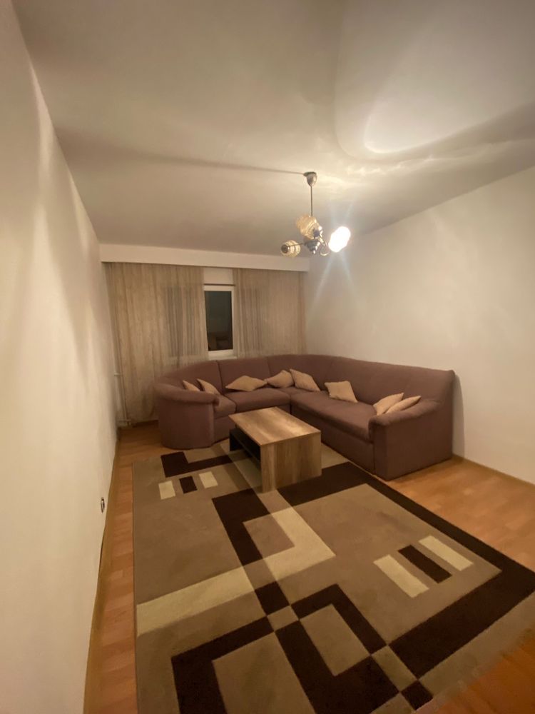 Inchiriez Apartament 3 camere zona Decebal