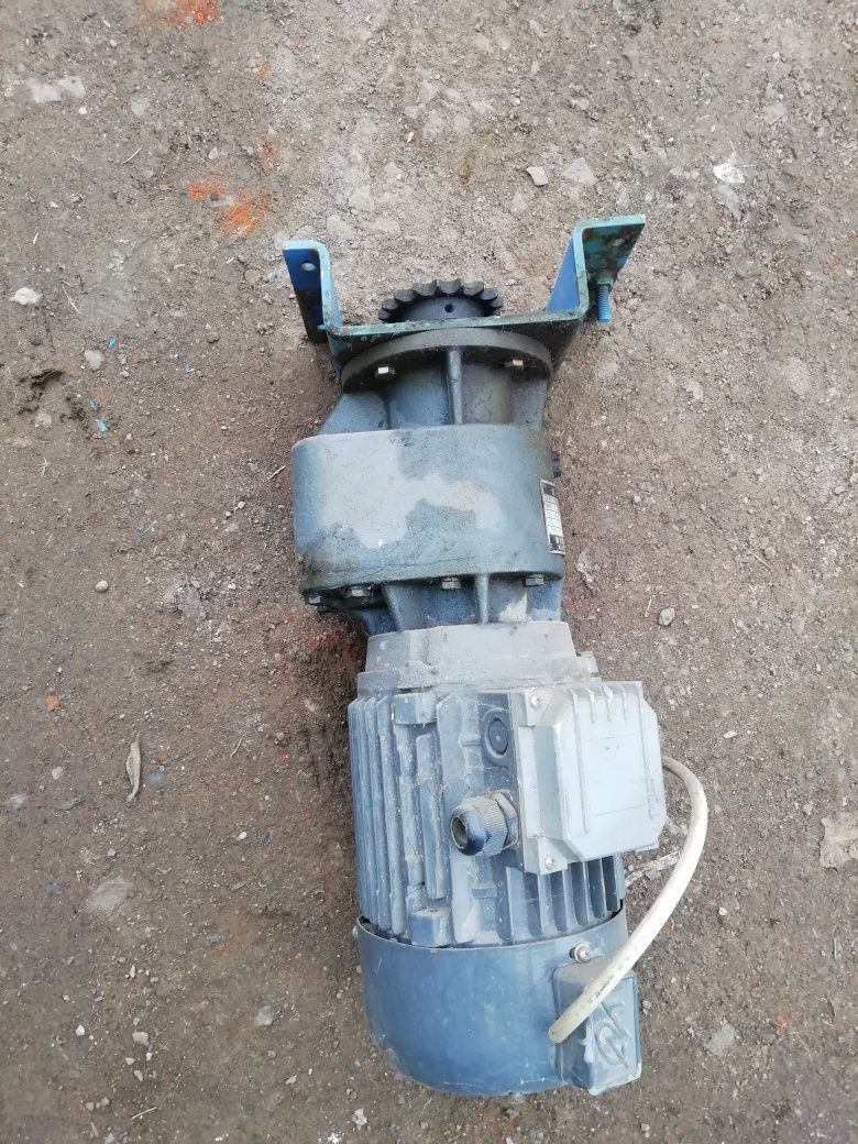 Электродвигатель 380 вольт Китай с редуктором