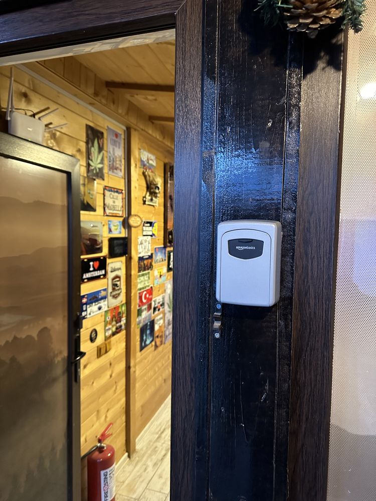 Amazon Box Key / locker Airbnb