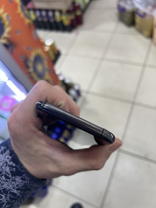 Iphone xs srochna sotiladi