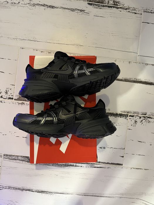 Adidasi nike v2k run