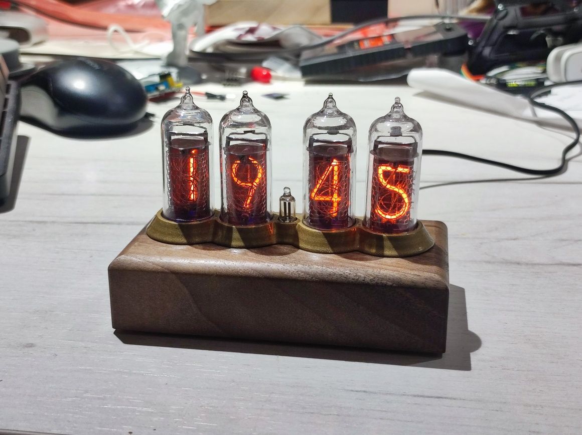 Продаются часы на газоразрядных индикаторах Nixie!