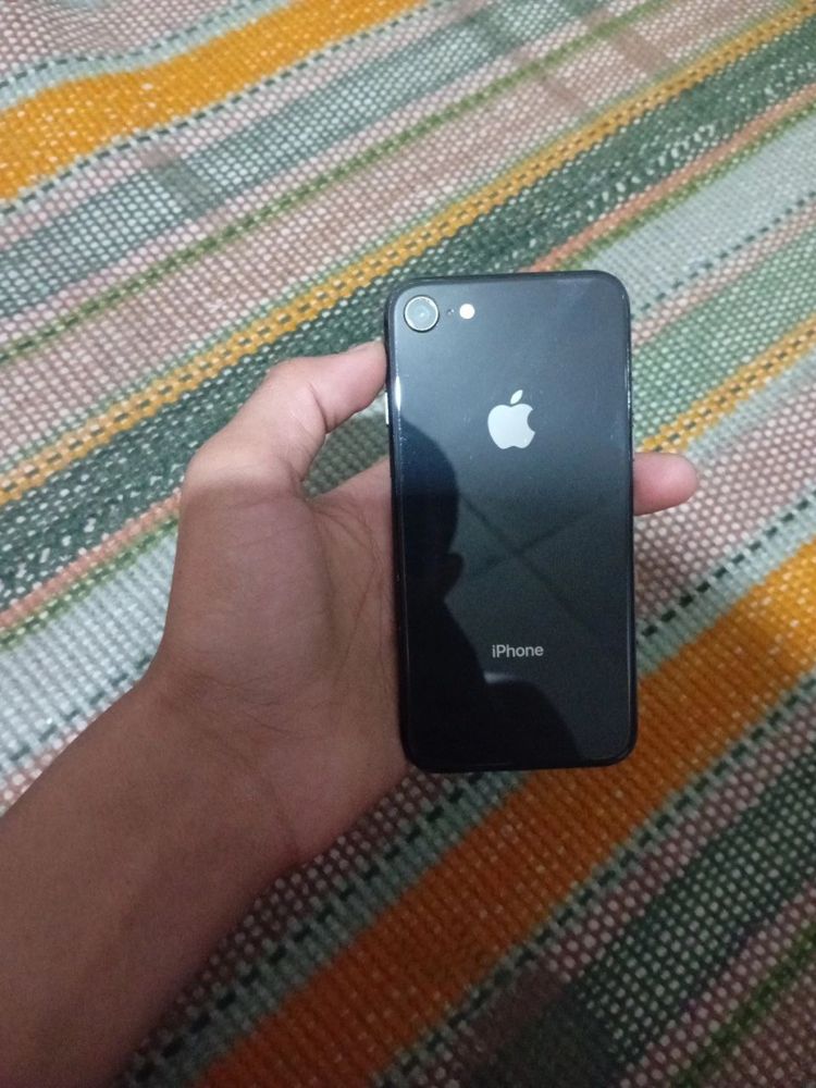 iphone 8  tiniq tel yomkist 100 usiliniy qoyulgan 64 talik