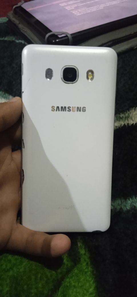 Galaxy j 5 2016 .