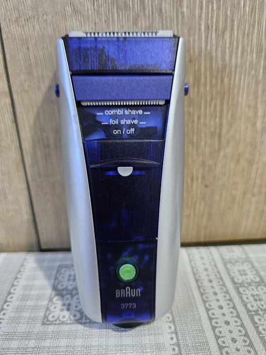 Mașină de bărbierit Braun 3773 ( la priza si acumulator)