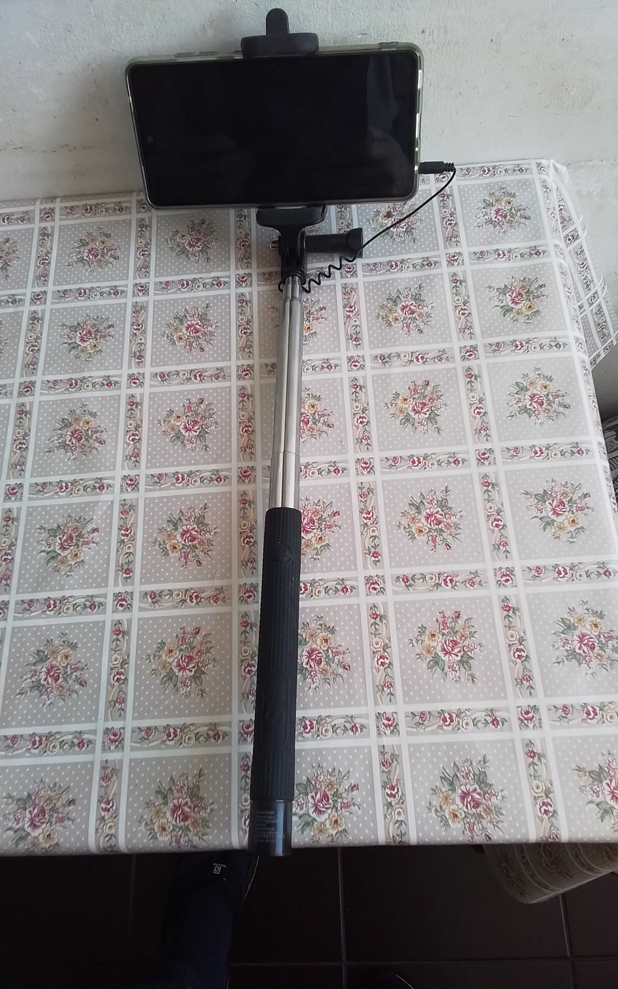 Căşti Bluetooth Pionner cu microfon. Şi SEPARAT Selfie Stick,nou.