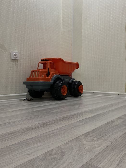 Улкен машина сатылады