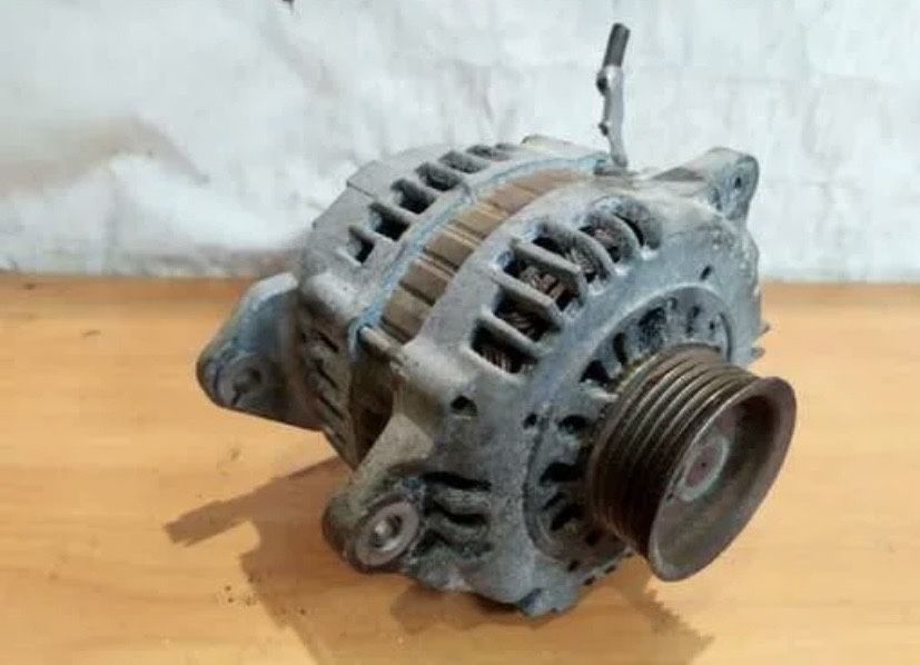 Продаю генератор на Nissan Cefiro - Maxima 2.0 2.5 3.0