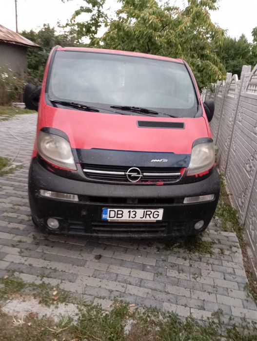 Vând Opel vivaro 8+1