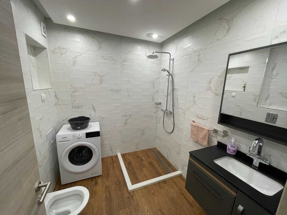 Дава се под наем Двустаен апартамент в Бургас, Лазур - 55 кв.м за 1200 € - Снимка #3