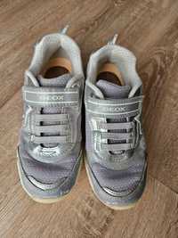 Vand papuci sneakers Geox marimea 31 cu luminite