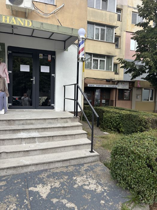 Închiriez scaun frizerie