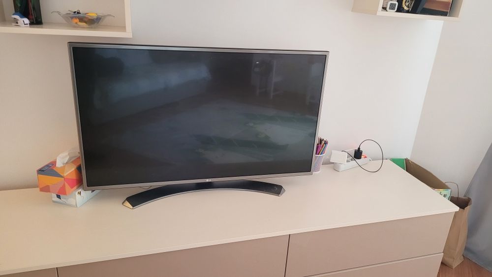 TV LG 43UH668V  – defect (display nefuncțional), restul ok