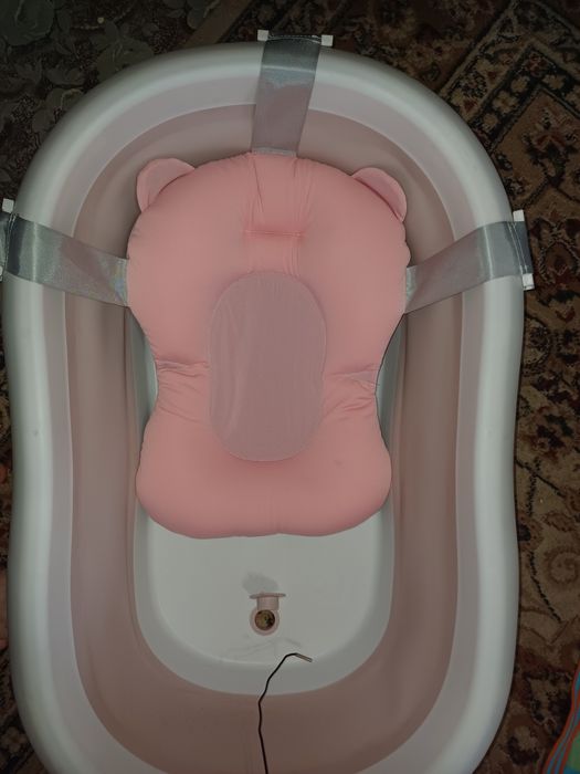 Продам ванночку пользовались 2месяца потом стала маленькая