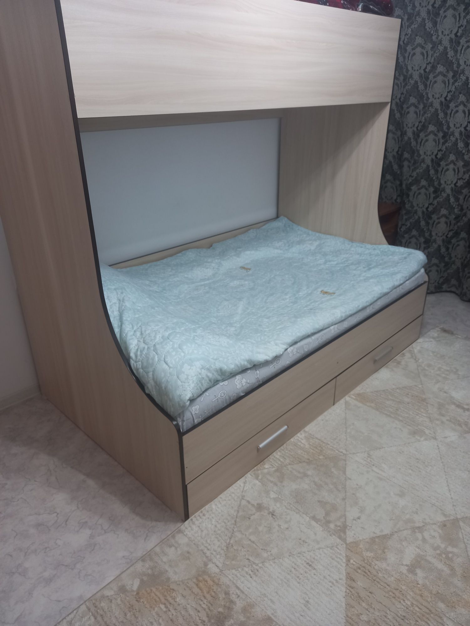 Продам 2-хэтажную кровать  в идеальном состояние
