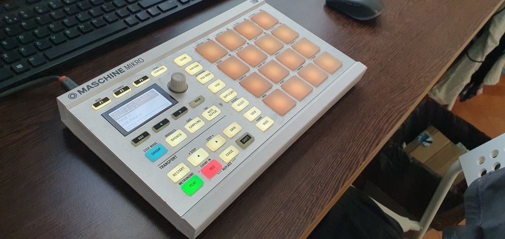 Native Instruments Maschine Mikro 2 MK2 sampler