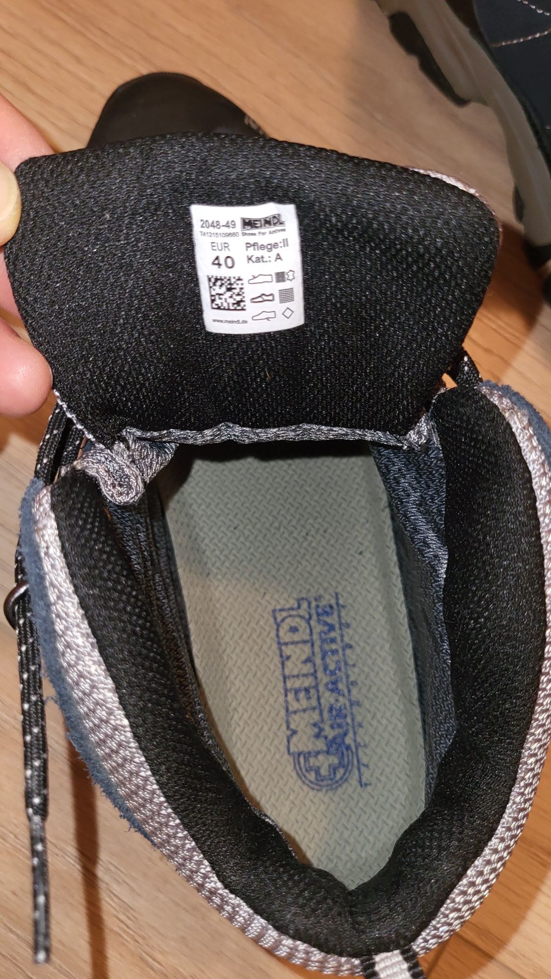 Vand ghete Meindl goretex mar 40 preț 300 lei