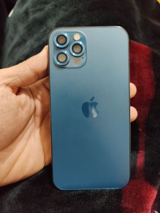 Iphone 12 pro holti idiall