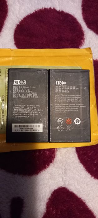 Baterii de telefon ZTE noi nefolosite.
