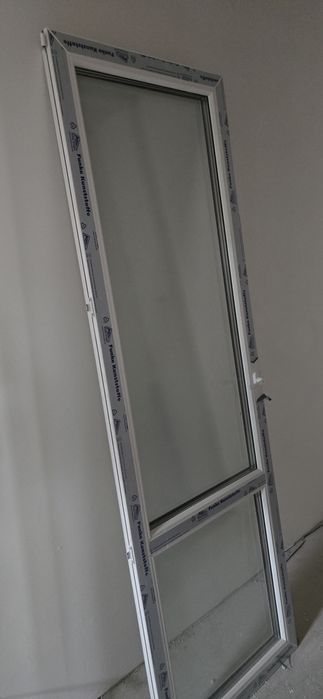 Продам дверь пластиковую и стекла