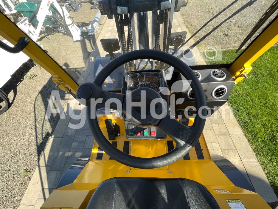 Mini încărcător (max 1280-2780 kg) / Eurotrac W12