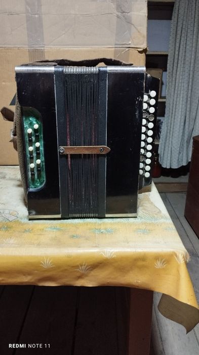 Баян в отличном состоянии в чемодане.