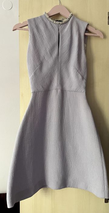 Бледолилава рокля на Sandro с перли и камъни